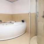 度假居 6 Person In *
